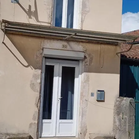 Appartement cosy à Le Caylar 38m² avec parking Appartamento *